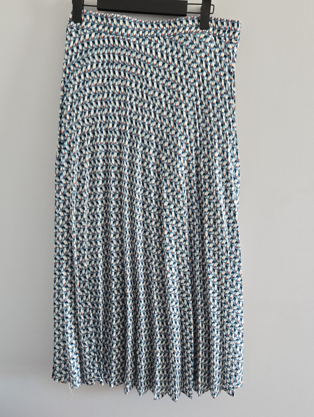 Max Studio Pleated Midi Skirt in Blue, White and Tan Geometric Print